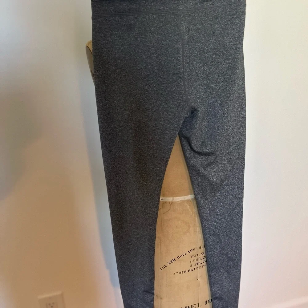 Gap teen size 10 leggings with cute v detail on waist